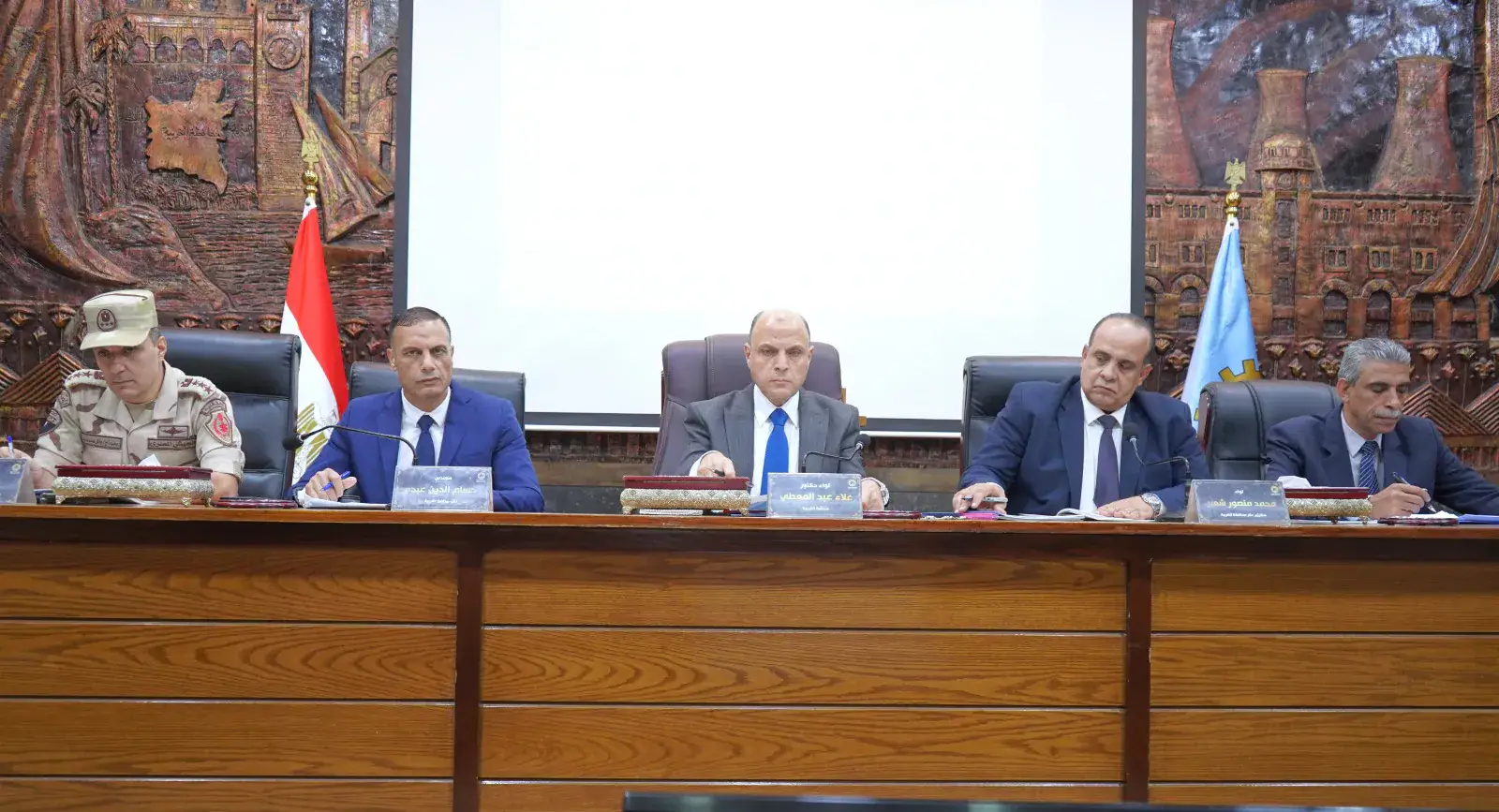 بالصور: قرارات مهمة لأهالي الغربية في اجتماع المجلس التنفيذي.. محافظ الغربية يرفع درجة الاستعداد القصوى لاحتفالات انتصارات أكتوبر والعيد القومي ومولد السيد البدوي وموسم الأمطار.. ويطلق مبادرة توعوية ب
