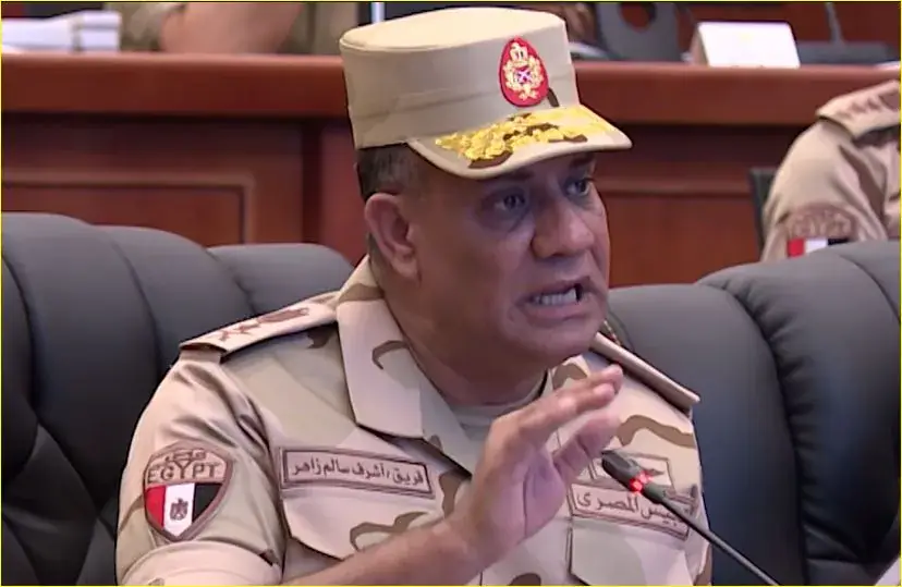 لفريق أشرف سالم زاهر القائد العام للقوات المسلحة وزير الدفاع والإنتاج الحربى يشهد تنفيذ المرحلة الرئيسية لمشروع مراكز القيادة الإستراتيجى التعبوى التخصصى لإدارة الحرب الكيميائية عبر تقنية " الفيديو